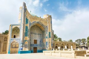 Which Persian accent is better?